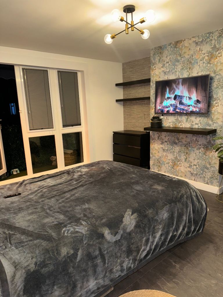 Spacious En-Suite with Private Balcony - Northolt 