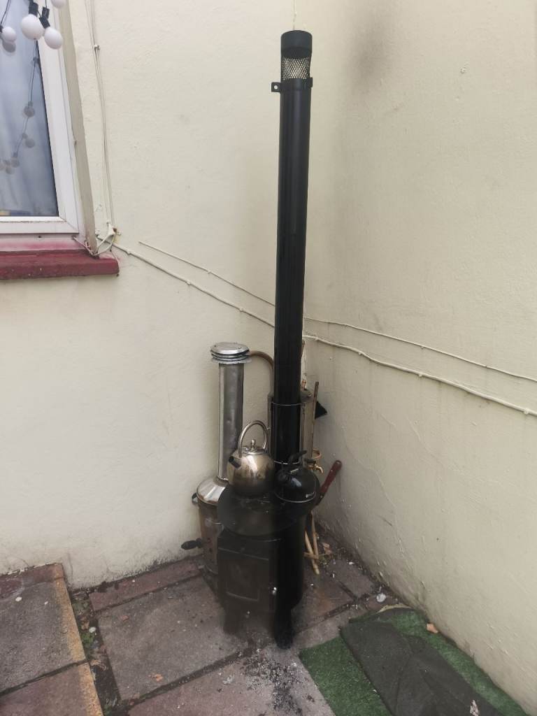 Outdoor Wood Burner with Flue – Good Condition