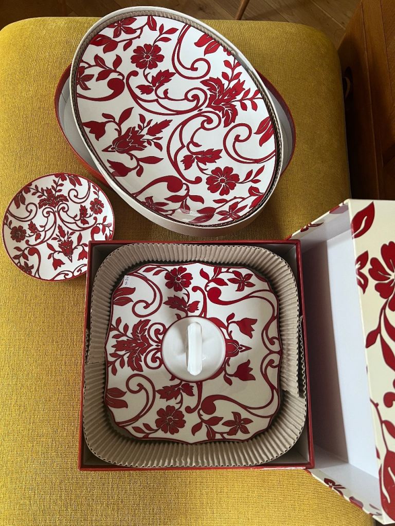 RED VELVET SERVING TRAY AND SWEETS TRAY