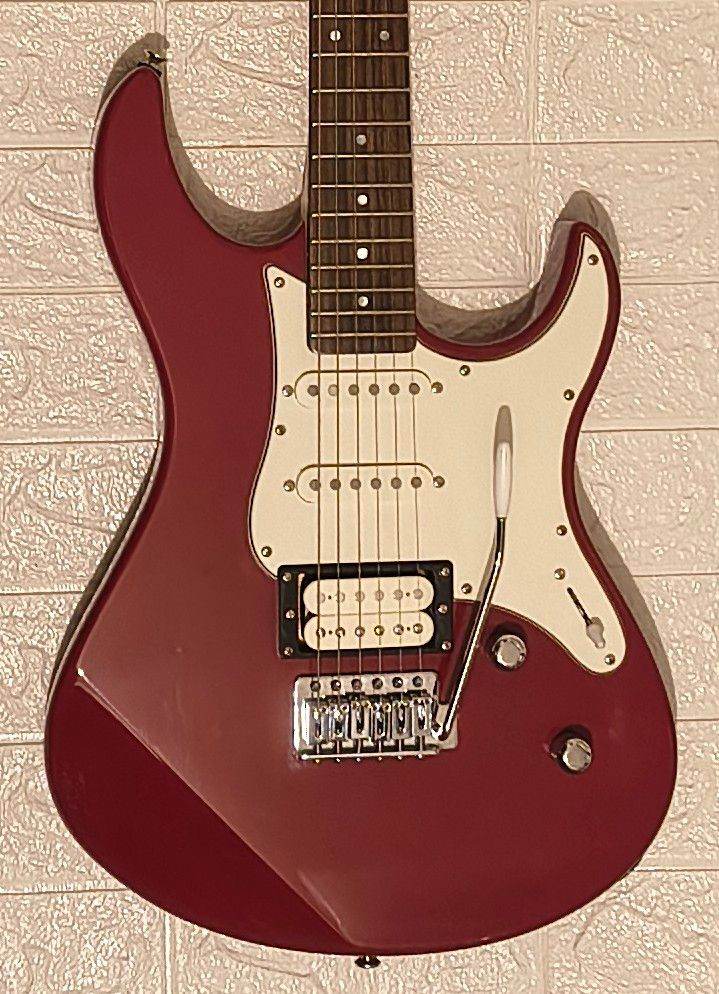 Yamaha Pacifica PAC122V. Free UK Shipping if required