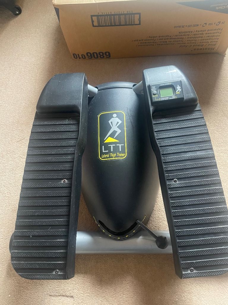 Lateral thigh trainer 