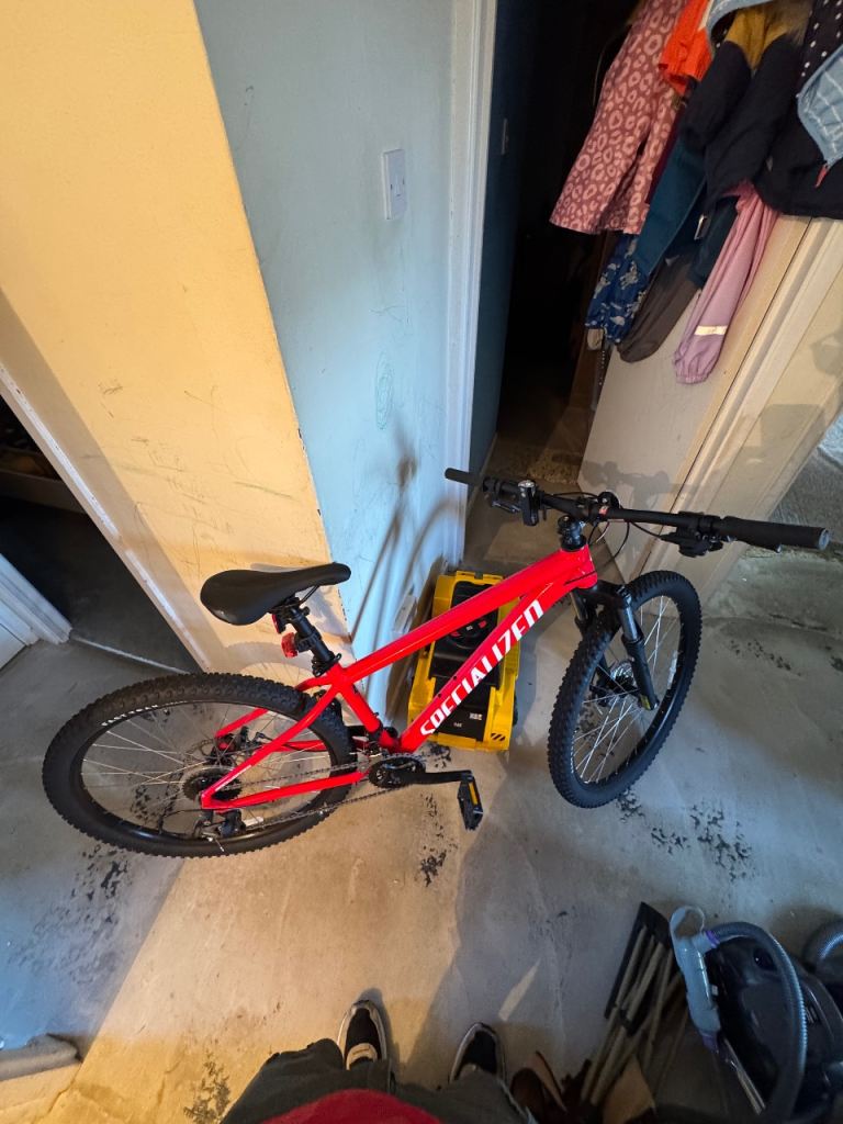Specialized Mountain Bike (Size M) – Red, Excellent Condition
