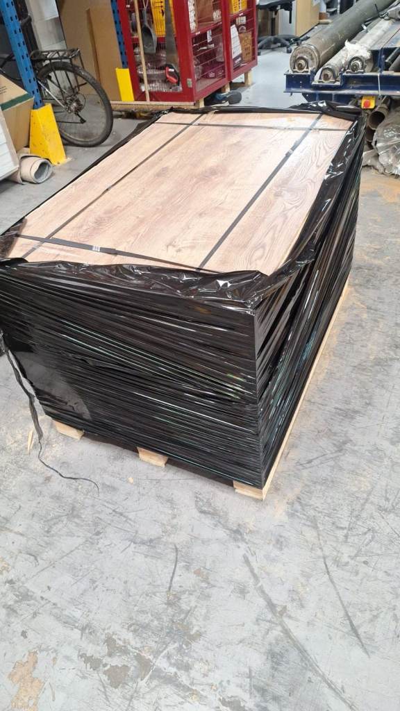 Pallet of Laminate Flooring From £20 Pack & Carpet from £6/M2 | FREE DELIVERY OVER £495