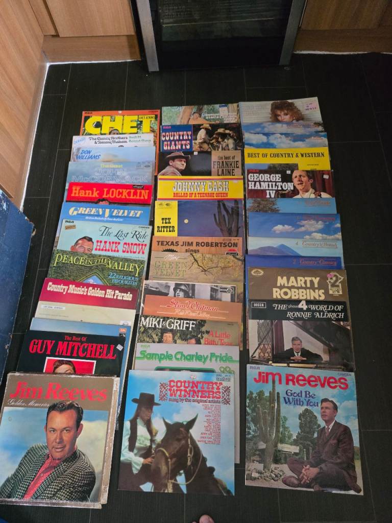 70 x Record LP Albums mainly Country