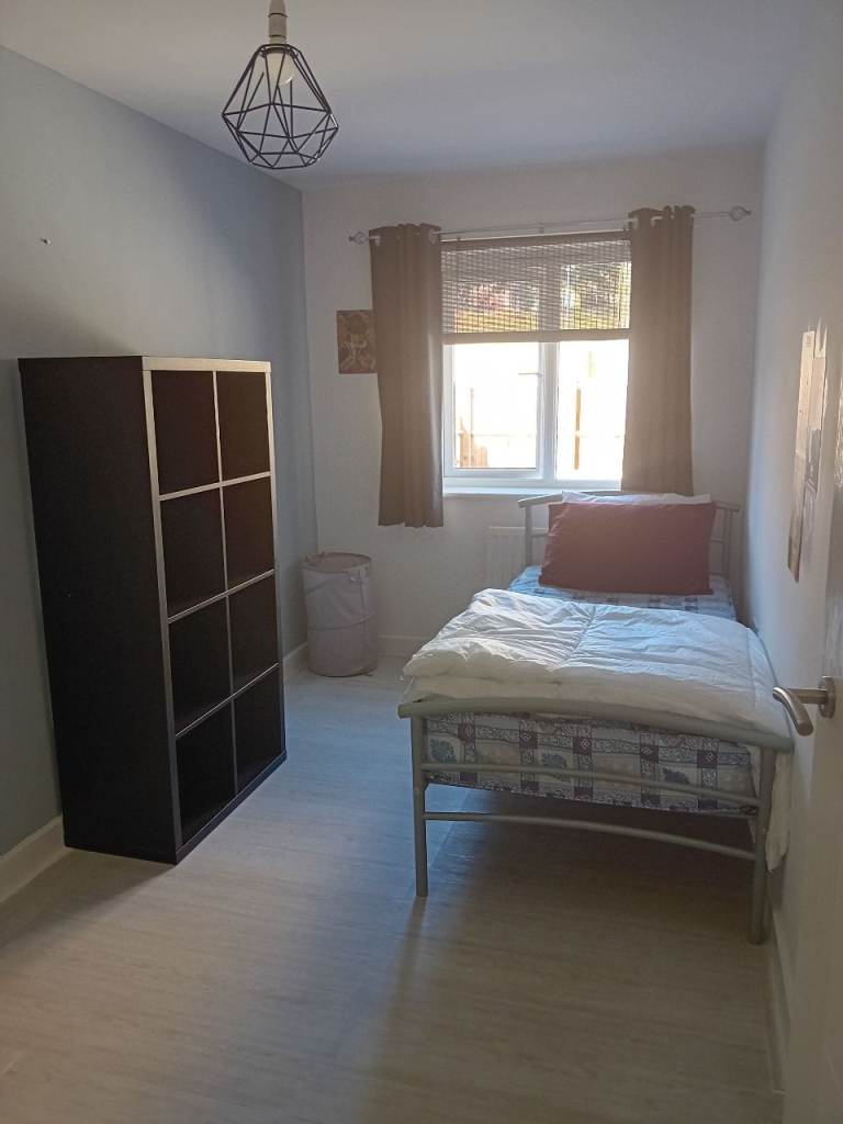 Lovely large rroom to rent in chippenham 475 pm available from the 7th  of august 