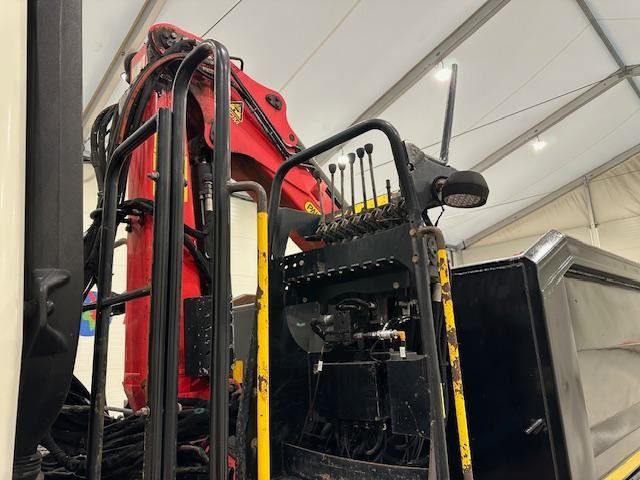 DAF TRUCKS CF85 360 8x4 Day Cab Steel Tipper Grab