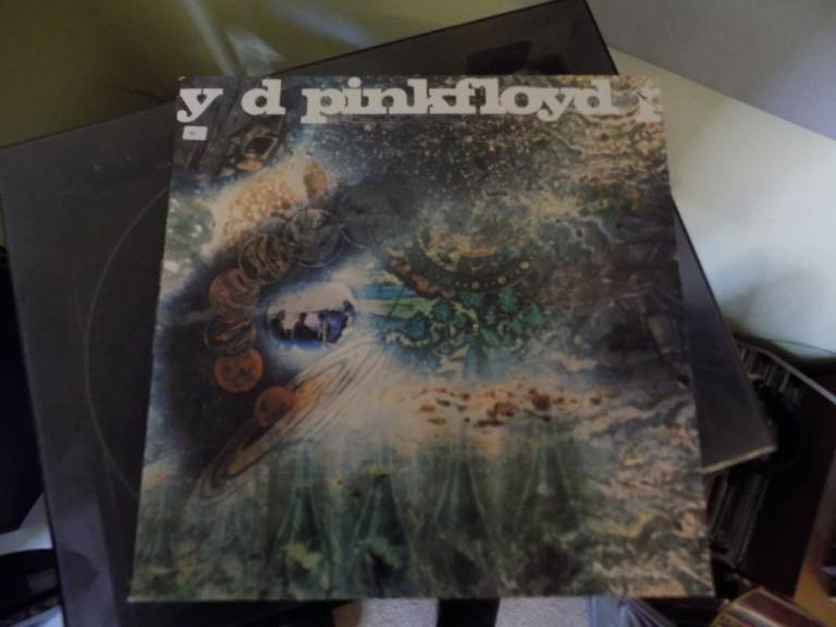 PINK FLOYD LP A SAUCERFUL OF SECRETS 1986 UK REISSUE FAME as close to mint