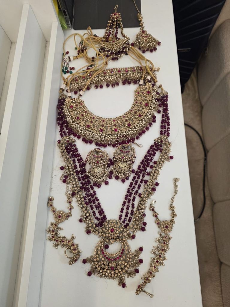 /Pakistani Bridal Jewellery Set - As Good As New