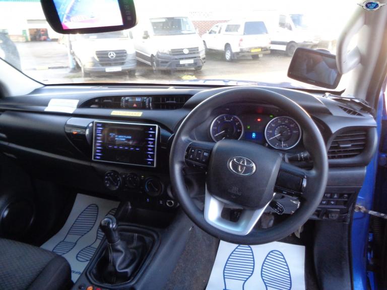 TOYOTA HILUX 2.4 D-4D Active Blue Manual Diesel 2018