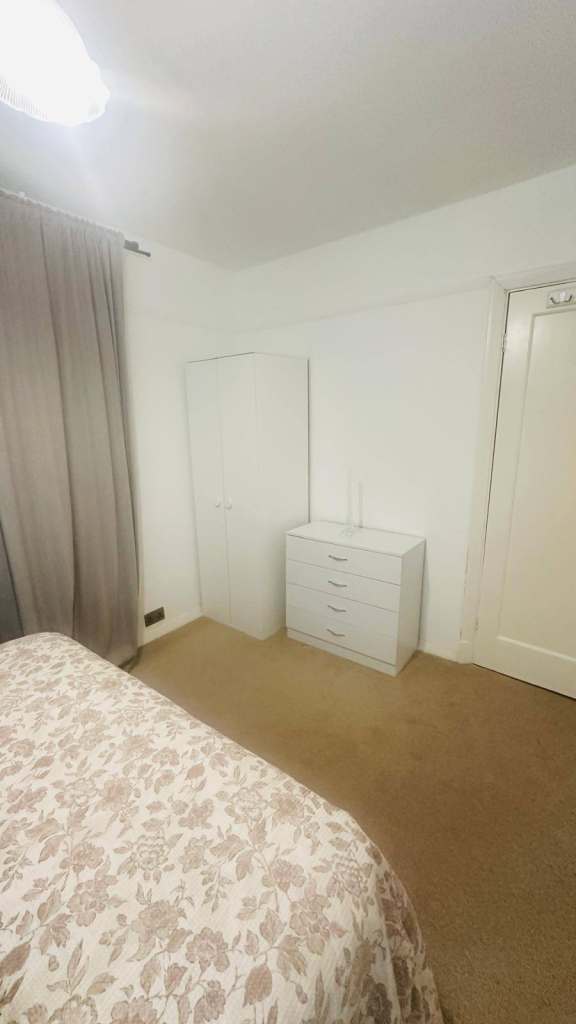 Room to Rent, A Great discount £800/month | £200 Deposit – Romford (Elizabeth Line),RM2