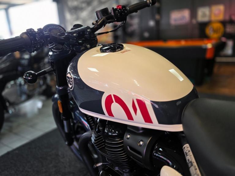 2025/75 ROYAL ENFIELD SHOTGUN 650cc EURO 5 2025 MODEL 5 MILE'S 