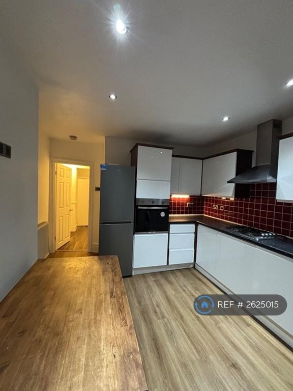 1 bedroom in Durnsford Road, London, SW19 (#2625015)