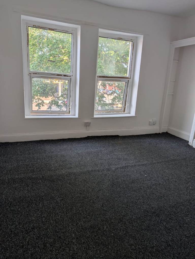 4 Bedrooms Flat For Rent 