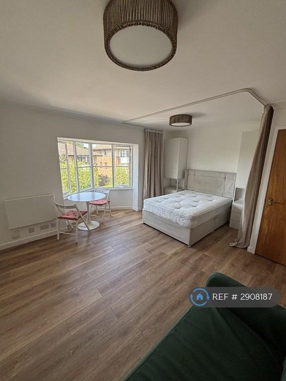 Studio flat in Celestial Gardens, London, SE13 (#2908187)