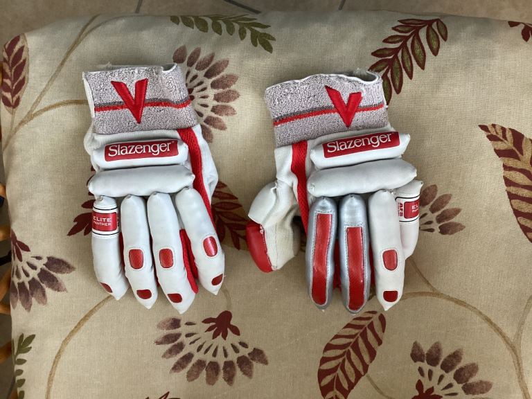 CRICKET BATTING GLOVES L /H  ADULTS 