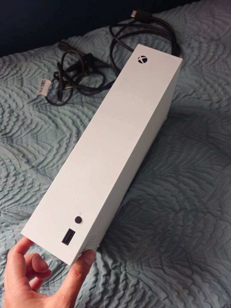 Xbox Series S 500 Gb with the controller perfect condition!