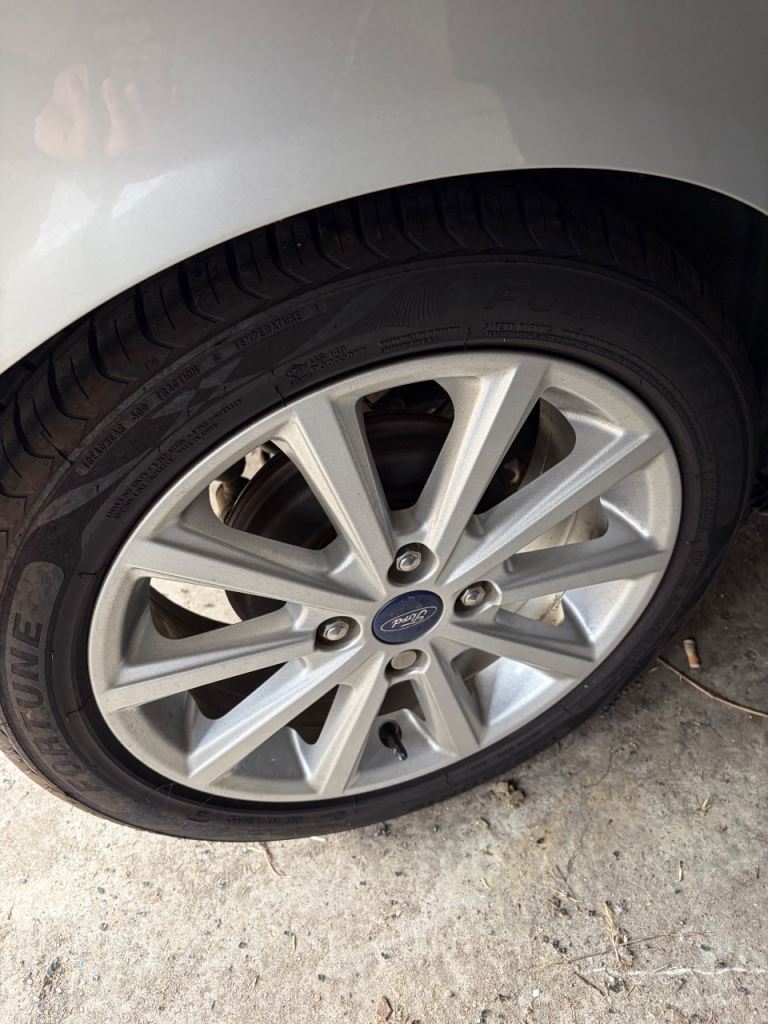 Set of 4 16inch Ford fiesta alloy wheels with tyres 