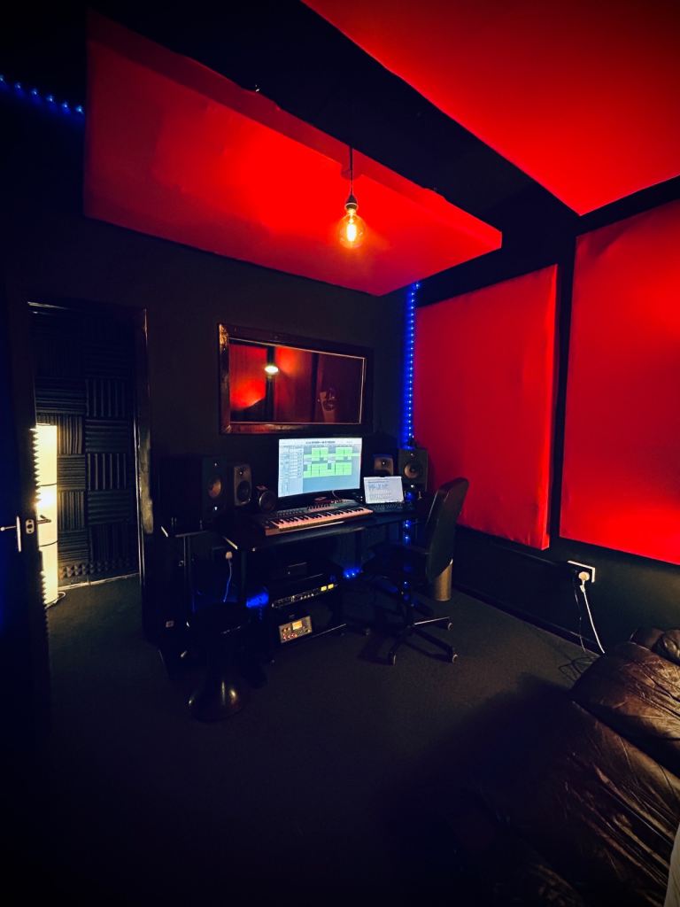 Music Studio/Recording Studio in N15 - Available for £10/ph - Professional Standard