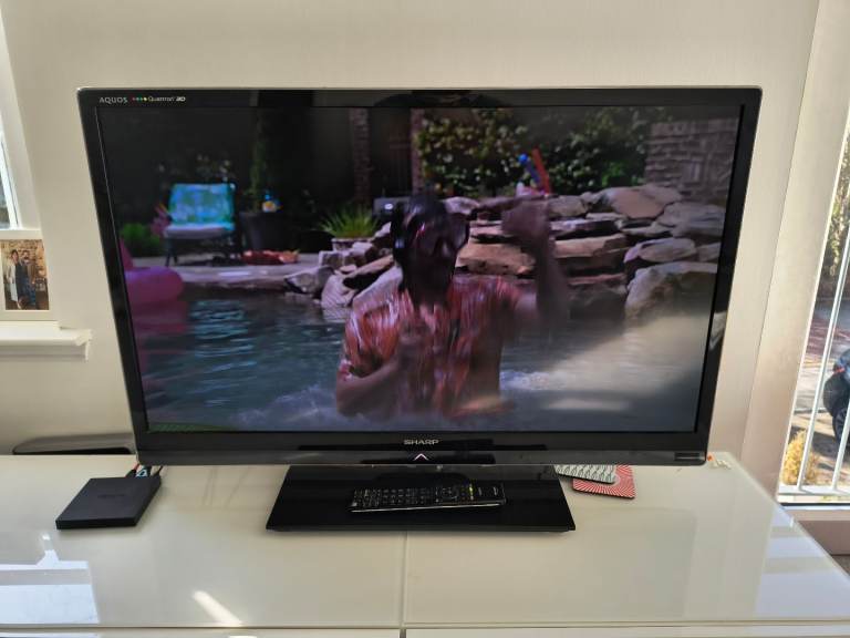 Sharp Aquos Quattron LC-40LE831E 40in LED 3D TV HD 1080