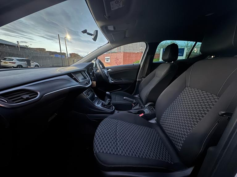 2018 Vauxhall Astra 1.4T 16V 125 Design 5dr HATCHBACK Petrol Manual