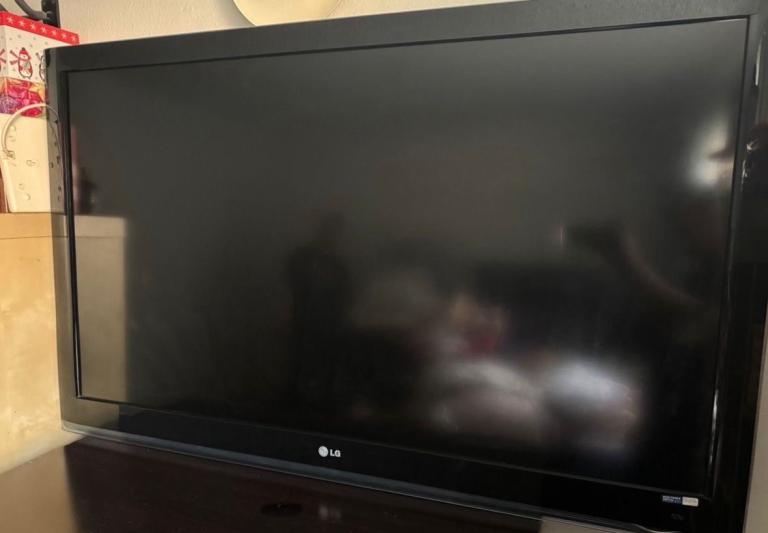 40” LG TV
