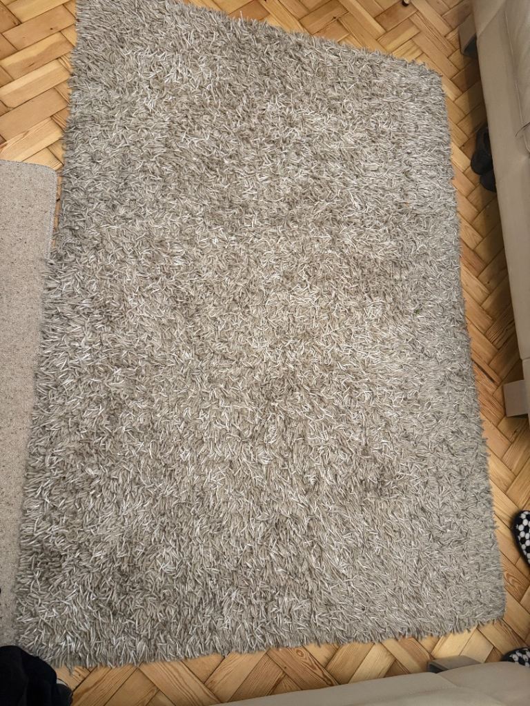 image for Laura Ashley large grey /beige rug  on 185cm x 123cm 