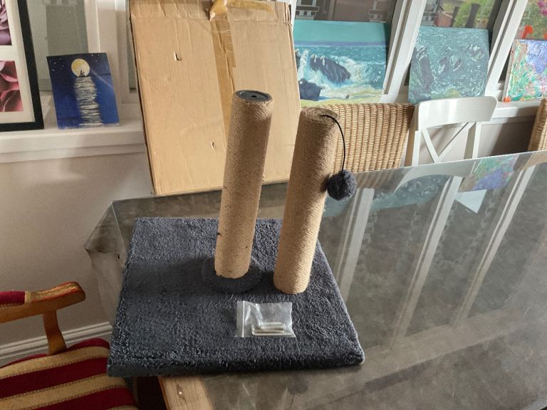 Cat scratching Pole