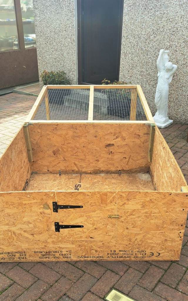 Whelping box 
