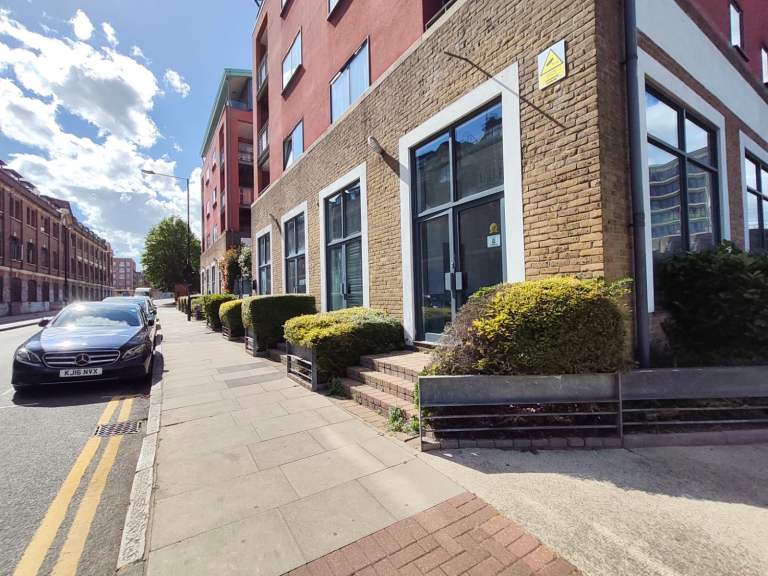 Canary Wharf, Prime Office Space to Let – Next to Limehouse DLR Station