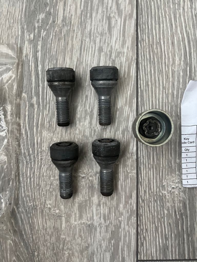 Genuine Nissan Qashqai Locking Wheel Nuts (Bolts)
