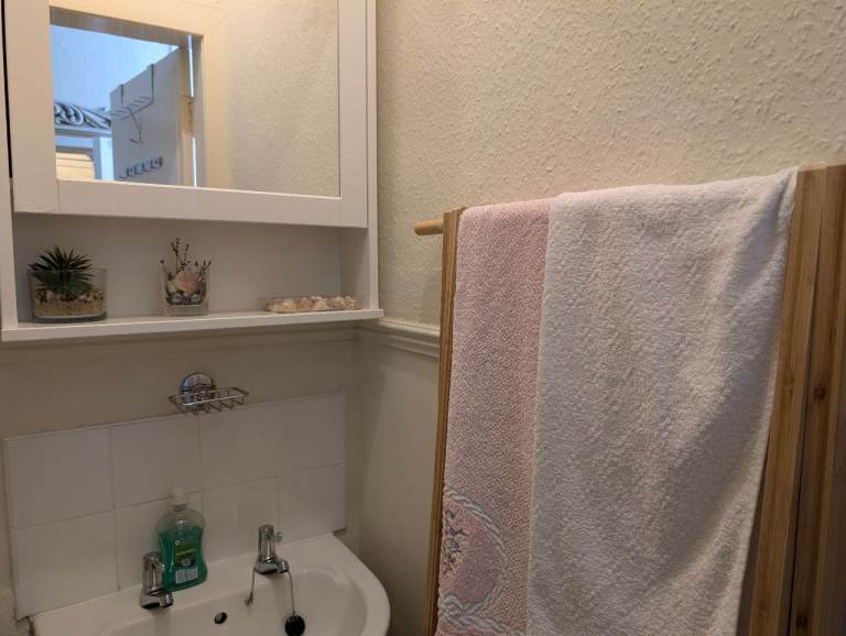 Charming 1-Bedroom City-Centre Flat – Available Now!