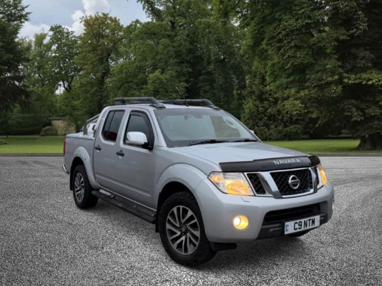 2011 Nissan Navara Double Cab Pick Up Tekna 2.5dCi 190 4WD PICK UP Diesel Manual