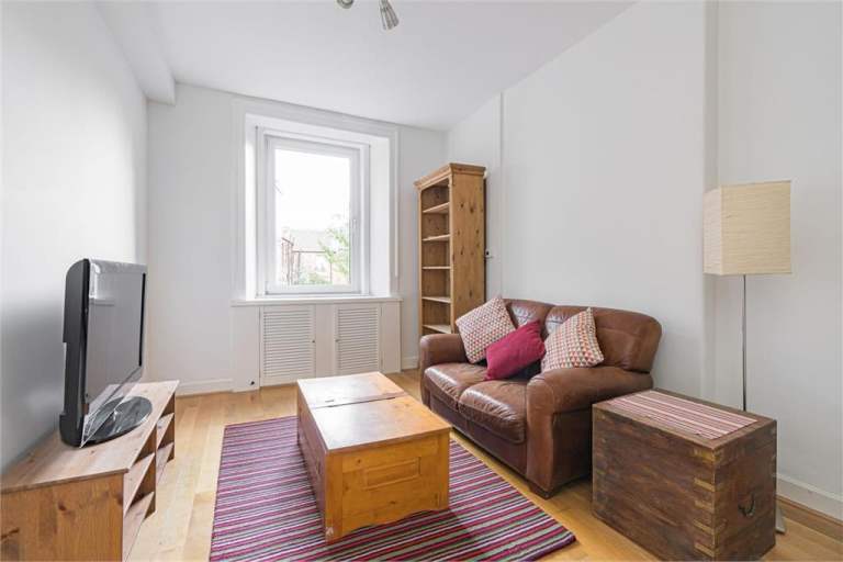 1 bedroom flat in Polwarth