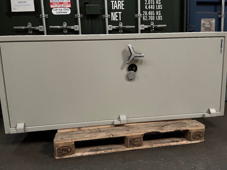 Large Chubb safe never used.NT fire 17 120 paper grade.Excellent condition local delivery