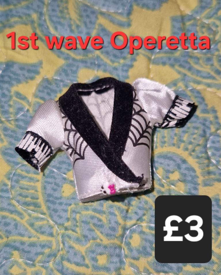 Over 200× Monster high accessories and dolls for sale