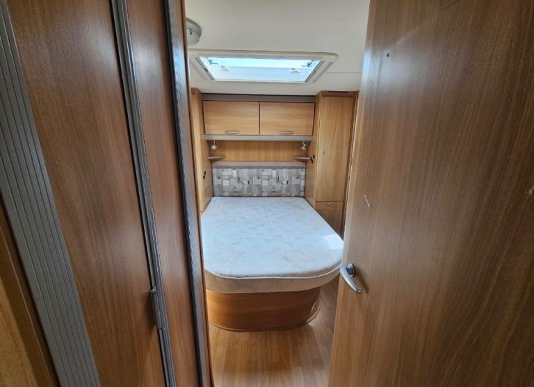 4    birth, Caravan