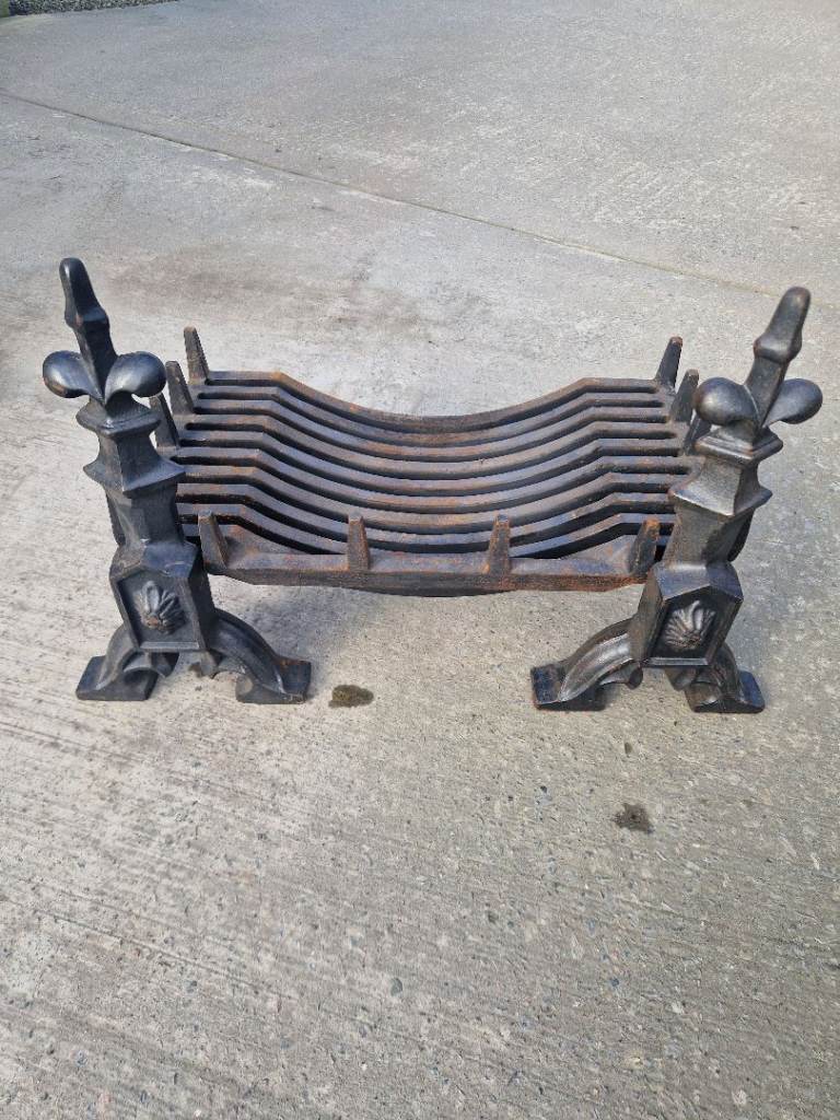 Large Original Georgian Cast Iron Fire Grate - Fleur-de-lis Design