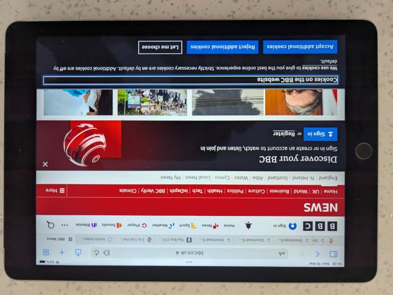 Used Apple iPad Air 2 Memory 128GB Fully Test and in Good Condition