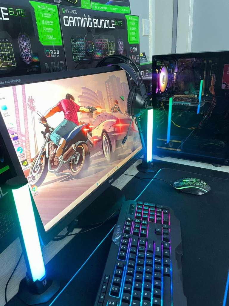 Gaming PC Computer Includes Tower / Keyboard / Mouse / Speakers / WiFi / Big Monitor All Boxed