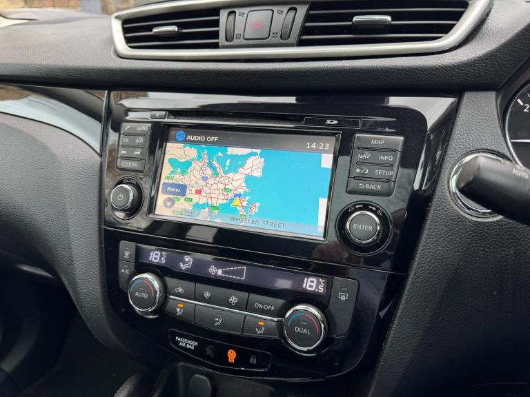 2015 Nissan Qashqai 1.6 dCi N-Tec+ 5dr Xtronic HATCHBACK Diesel Automatic