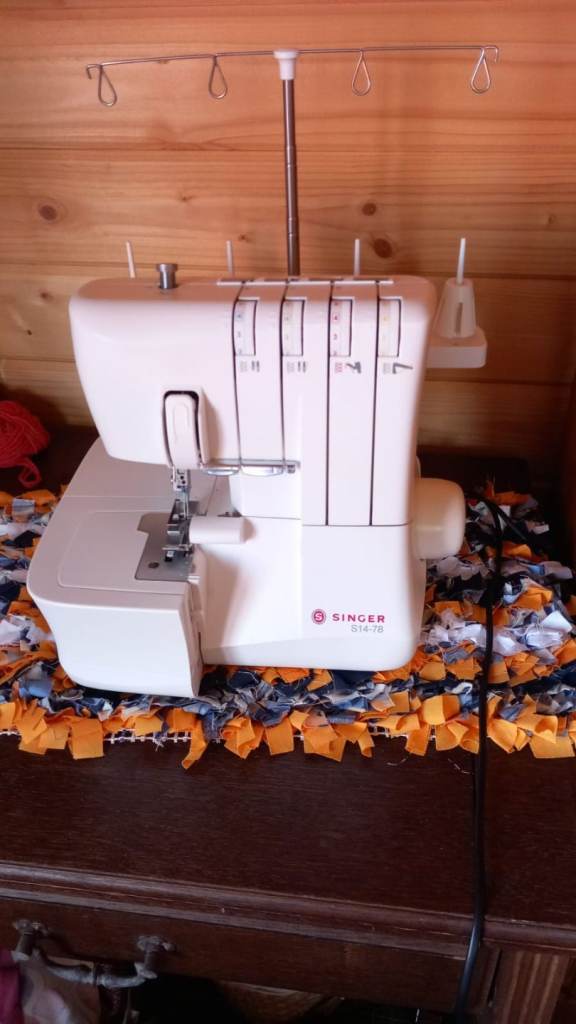 Singer overlocker 
