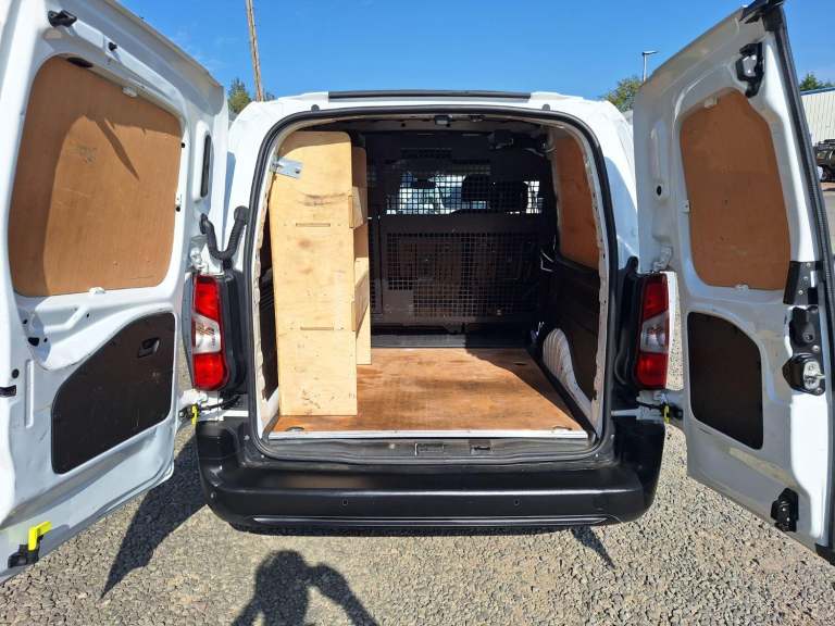 VAUXHALL COMBO 1.5 Turbo D 2300 Edition 5 seat crew combi van White Manual Diese