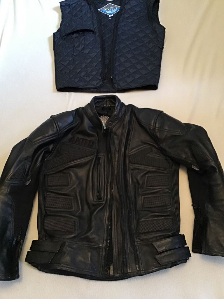 BLACk LEATHER BIKER STYLE JACKET - VERY GOOD CONDITION 