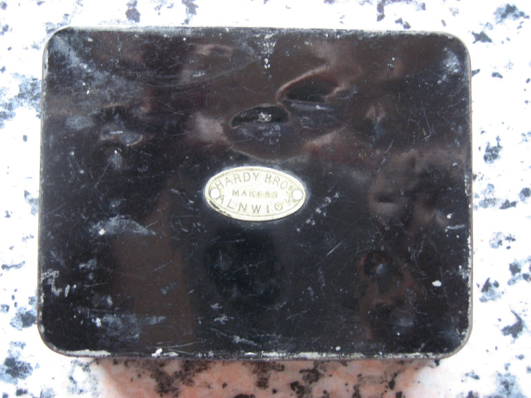VINTAGE Hardy Brothers Alnwick Japanned Fishing Dry Fly Box with Contents c1915