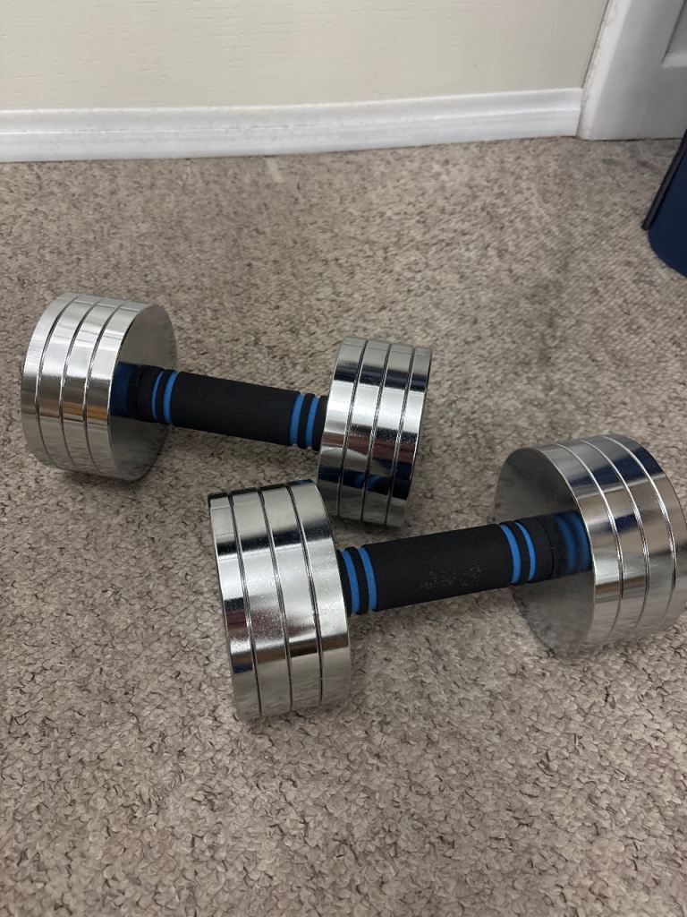 Adjustable dumbbells 