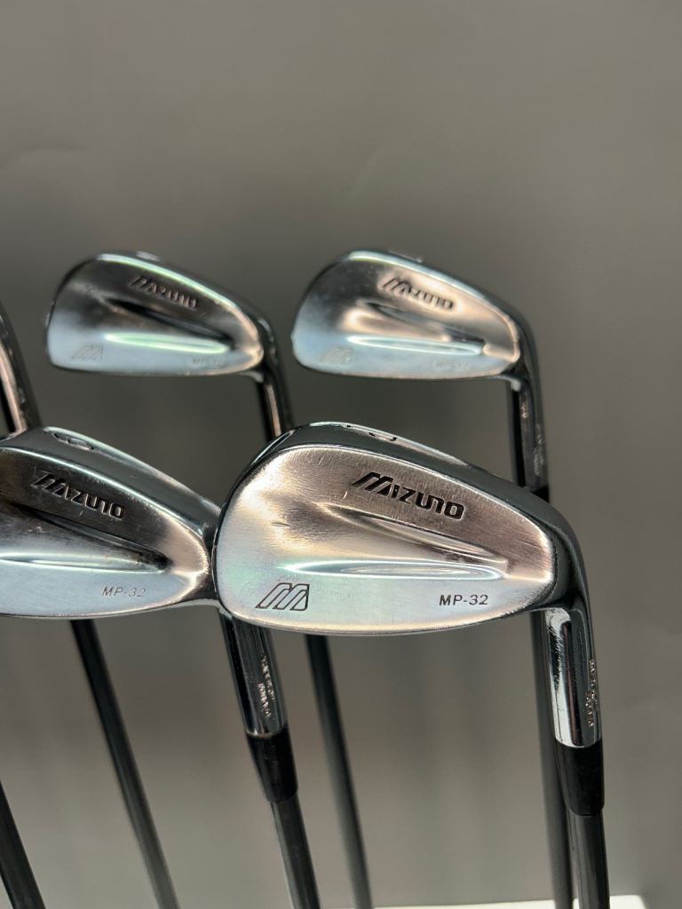 Mizuno MP-32 Irons / 4 to PW / Regular Flex / GOOD CONDITION