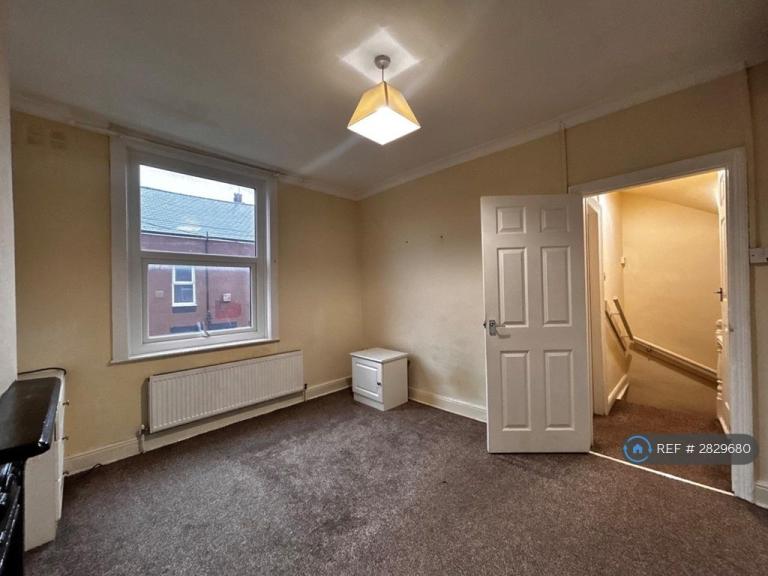 2 bedroom house in Recreation Place, Leeds, LS11 (2 bed) (#2829680)