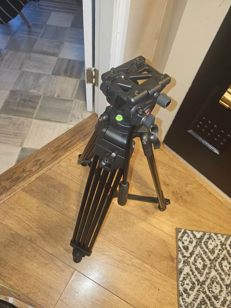 MT-81 Aluminum Video Tripod with Fluid Head (model T080GBB1).
