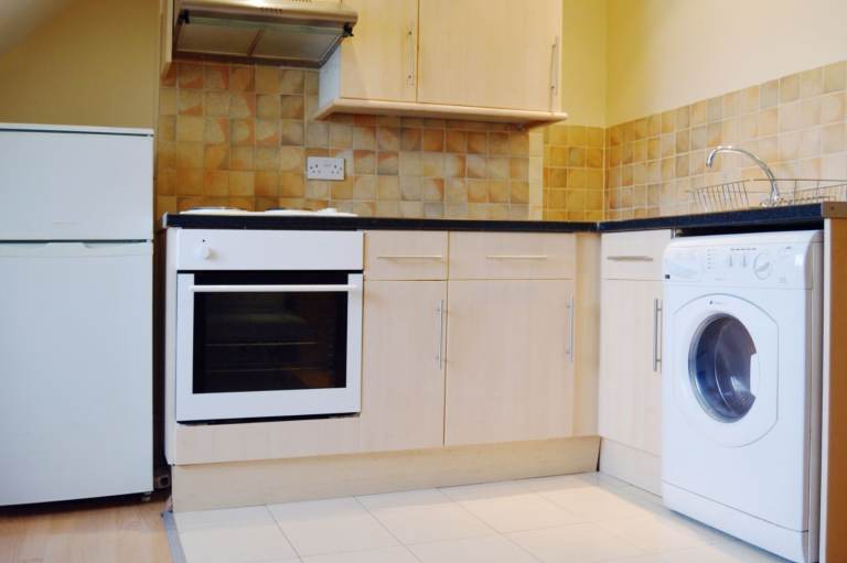Lovely, roomy, self-contained studio flat located in the popular area of Acton.