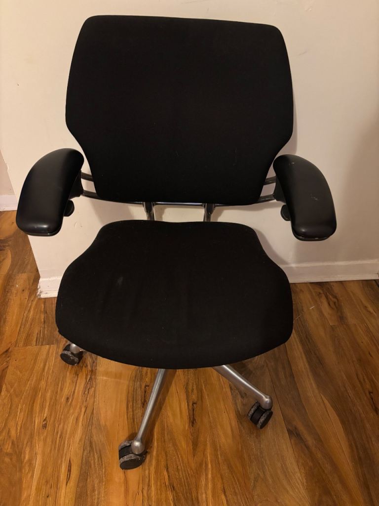 Office / desk chair 